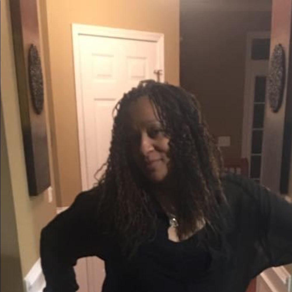 Meet your Posher, Connie